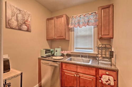 Stunning Brockton Apt Less Than 4 Mi to Westgate Mall! in 布羅克頓