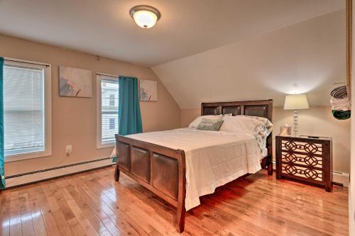 Cozy Third-Story Apartment in Dtwn Brockton! Cozy Third-Story Apartment in Dtwn Brockton!