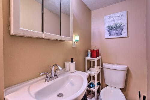 Cozy Third-Story Apartment in Dtwn Brockton! Cozy Third-Story Apartment in Dtwn Brockton!