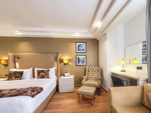 Victoria Crown Plaza Hotel