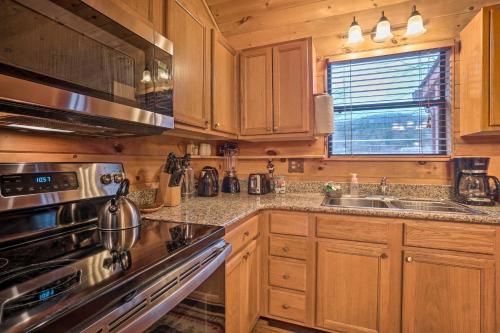 Riverfront Cabin with Hot Tub and Mountain Views! in Hood, USA