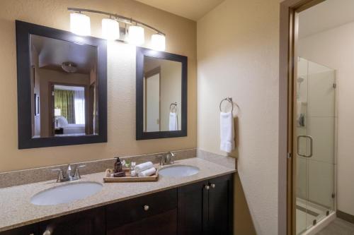 Oxford Suites Portland - Jantzen Beach - image 12