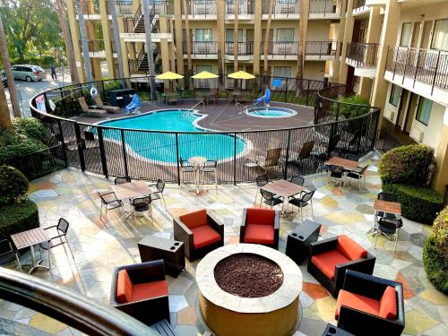 Comfort Inn & Suites Orange County John Wayne Airport