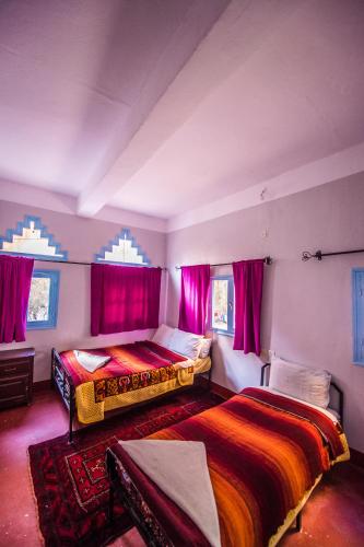 1 king bed, 1 twin bed