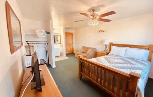 THE SNUGGLE INN - image 2