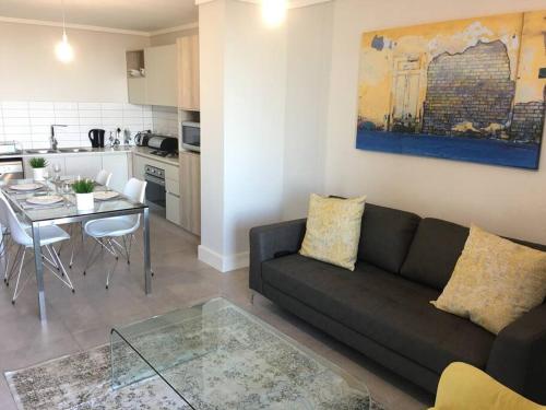CT homely apartment with uncapped Wifi and DStv