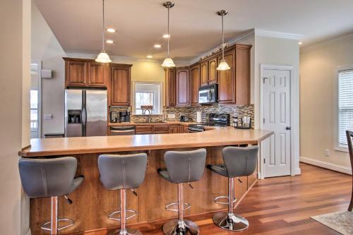 Dreamy Ridgeway Home with Grill on Lake Wateree! in Taylors Creek, USA