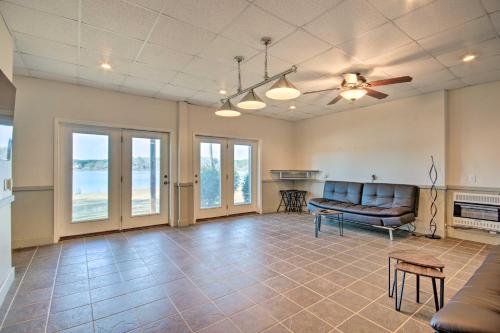Dreamy Ridgeway Home with Grill on Lake Wateree!