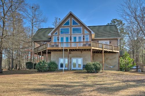 Dreamy Ridgeway Home with Grill on Lake Wateree!