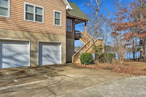 Dreamy Ridgeway Home with Grill on Lake Wateree!