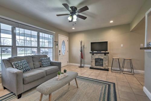 Cozy Home with Fire Pit 3 Mi to Lake Whitney! photo 2