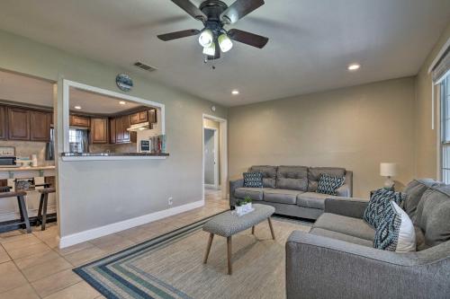 Cozy Home with Fire Pit 3 Mi to Lake Whitney! photo 3