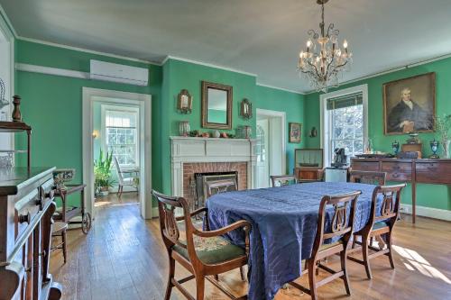 Historic Warrenton Home with Patio and Hot Tub! in Warrenton (VA)