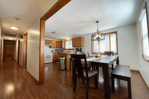 Spacious, Sunny Lake House! Close to ski trails.