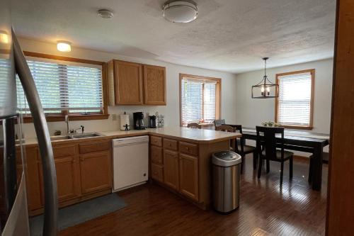 Spacious, Sunny Lake House! Close to ski trails.