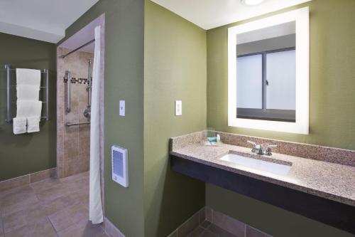 Holiday Inn Columbus Dwtn-Capitol Square by IHG in Columbus, USA