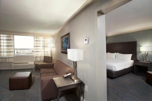 Holiday Inn Columbus Dwtn-Capitol Square by IHG in Columbus, USA