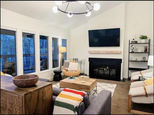 Walk to Ski in/out! Park City 3bd/3ba