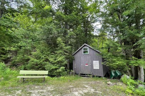 Spacious, Sunny Lake House! Close to ski trails.