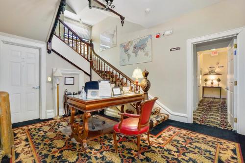 DeBary Inn in Summit, USA