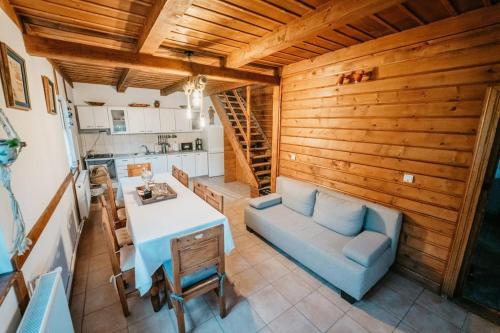 Cabana Trei Brazi Cacica in Comuna Pârteștii De Jos