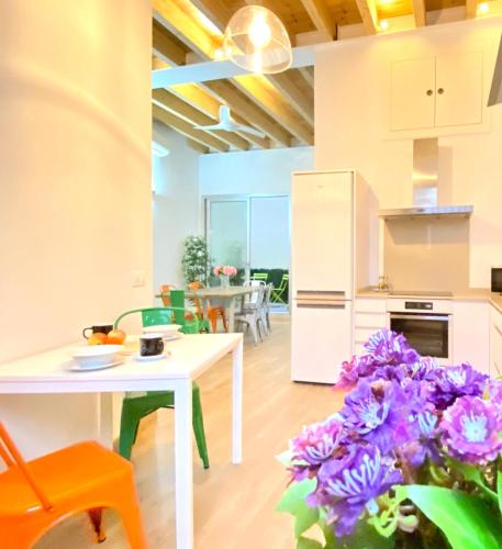  Top-notch downtown house with private rooftop terrace and parking opt in Sevilla