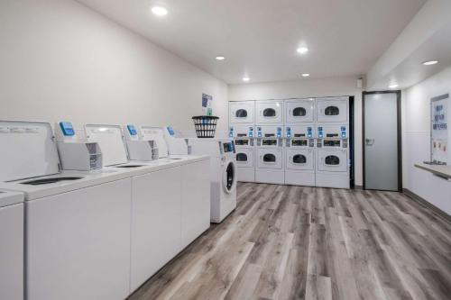 WoodSpring Suites Portland Vancouver - image 4