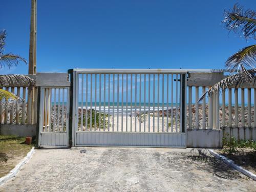 Casa de praia condomínio fechado, frente para o mar