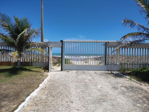 Casa de praia condomínio fechado, frente para o mar
