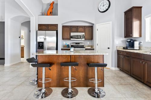 Desert Ridge in Desert View Village