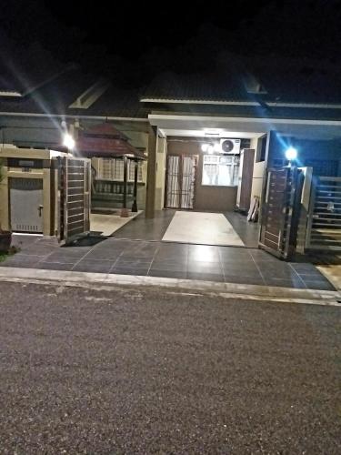 Homestay Villa Proton City Tanjung Malim