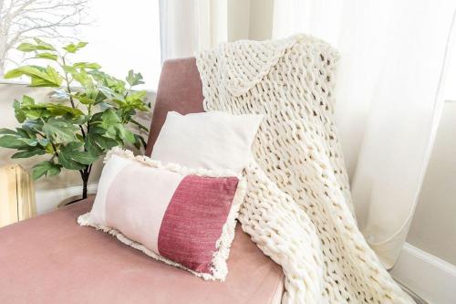 Cozy Riverfront Bungalow with Stunning Views