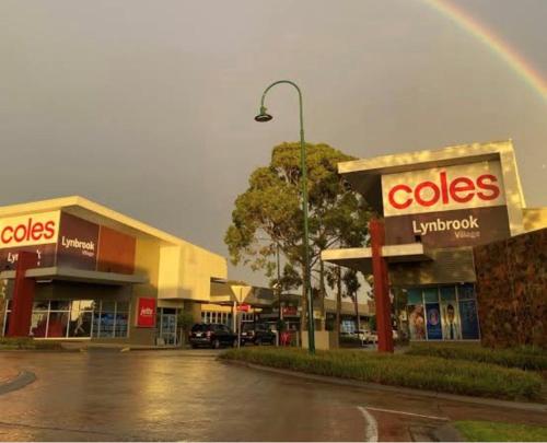 Shops, Ange's BnB - Self Contained Unit with Ensuite in Dandenong South