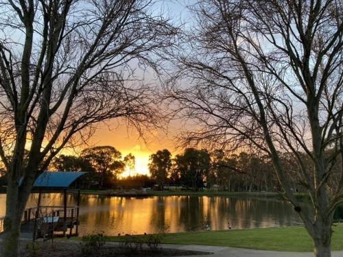 Surrounding environment, Ange's BnB - Self Contained Unit with Ensuite in Dandenong South