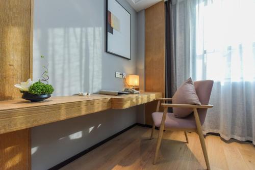 Ewing International Airlines Hotel