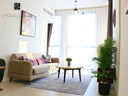 Mira Holiday Homes- Beautiful 1 bedroom in Midtown-Gym & Pool- Parking