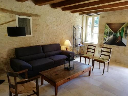 Gîte Ainay-le-Vieil, 5 pièces, 8 personnes - FR-1-586-15