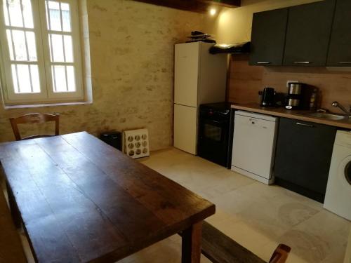 Gîte Ainay-le-Vieil, 5 pièces, 8 personnes - FR-1-586-15