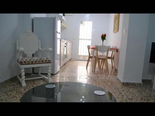 Exceptional Fully Refurbished with Stunning Bathroom 1 bed Apartment Alicante 