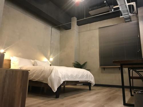 Standard Queen Room image 4