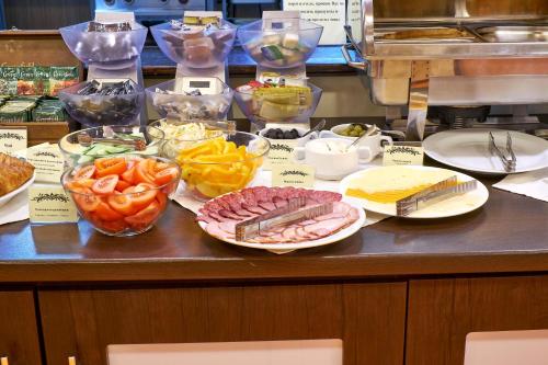 Pioneer Luxe Hotel - image 7