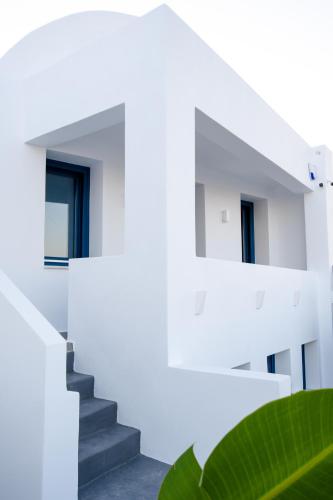 Blue White Residence 3