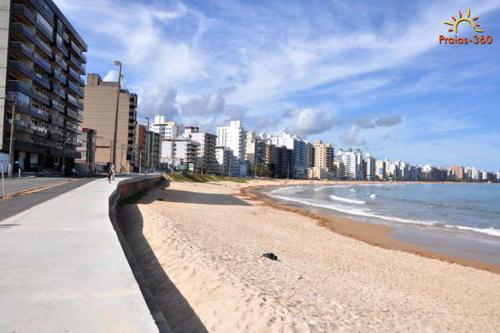 Apartamento em excelente localização na praia do morro em Guarapari