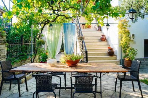  il giardino in 64010 Skala Kallirachis
