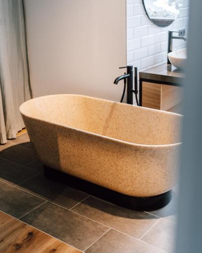 Fürdőszoba, Mein Hotel Fast in Wenigzell