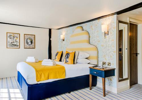 The George Hotel - image 5