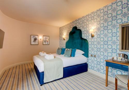 The George Hotel - main image