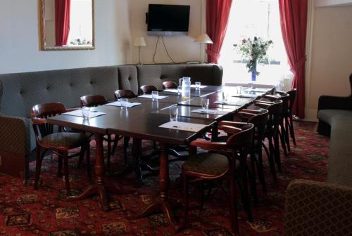 Thistle Hotel - image 3