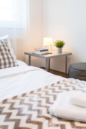 Spacious 2BDR Apartment with Beautiful Terrace - image 11