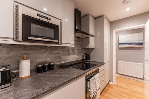 Stylish 2 bedroom apartment in Bournemouth, 500m from beach